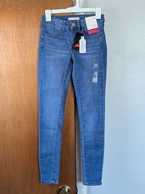 SO Skinny Low-Rise Women’s Jeans in Medium Blue Size 1/25 L